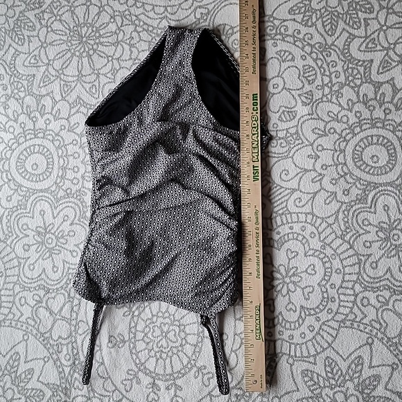New DKNY One Piece Black and White Geometric Swim Suit Small - Picture 12 of 12